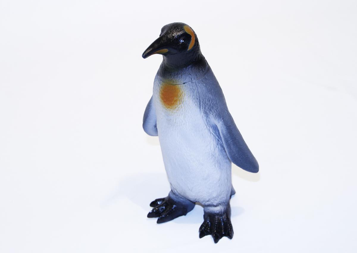 10 INCH MEDIUM SOFT TOUCH PENGUIN